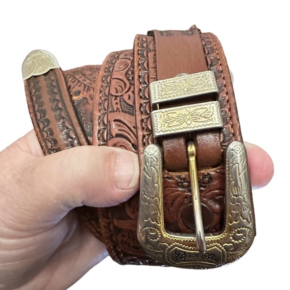 NOCONA BRAND BEAUTIFUL LEATHER TOOLED FLORAL BELT WITH DOUBLE MEDAL BELT LOOP - Picture 8 of 11